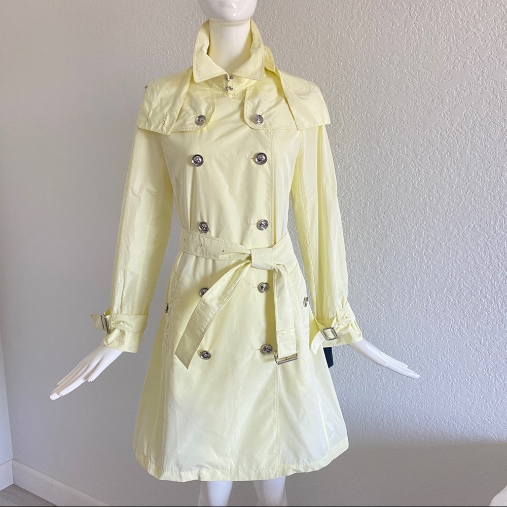 Burberry light yellow nylon trench coat - Picture 2 of 10
